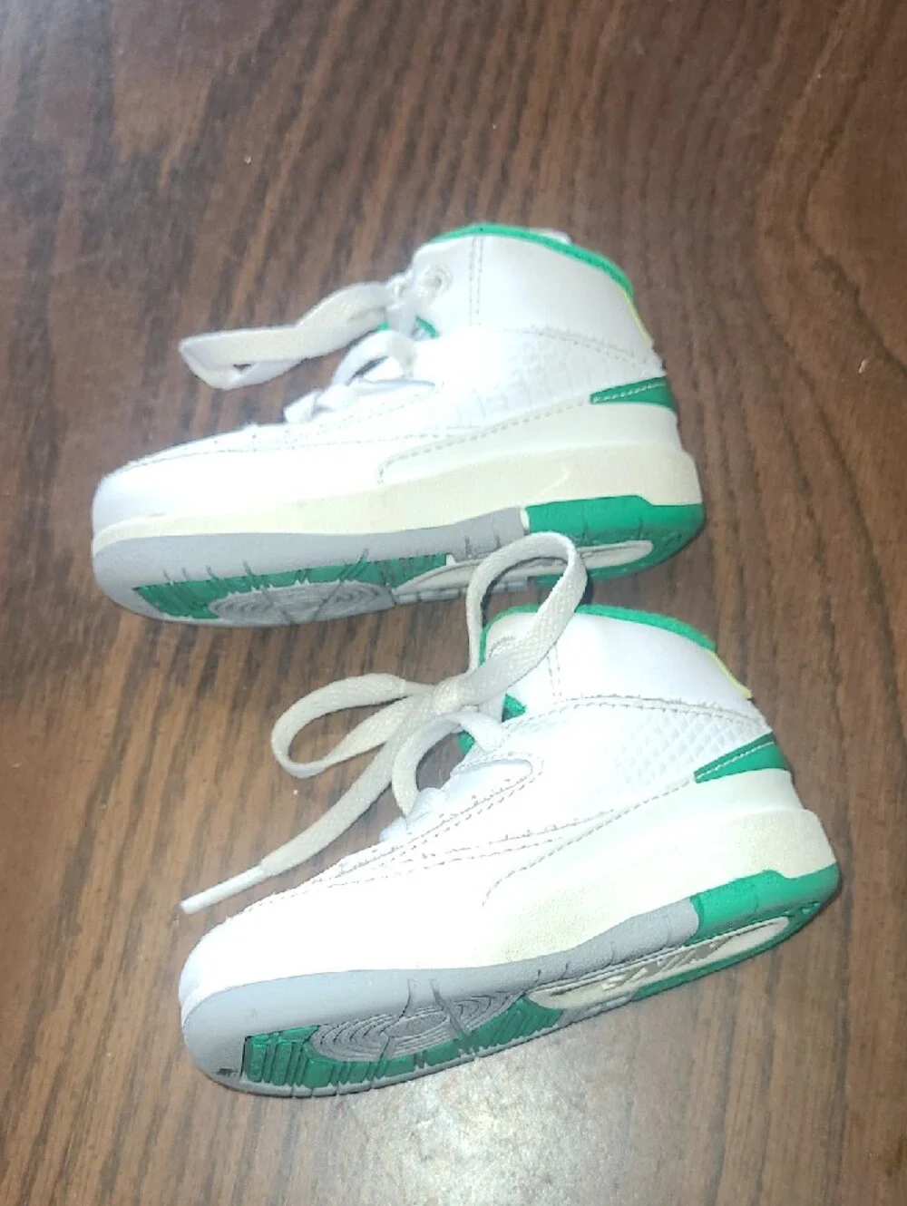 Nike Baby White and Green High-Top Sneakers Size 4c